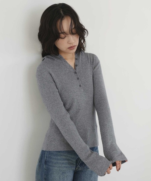hellam(へラム)の「ヘンリーネックフードニットプルオーバー(Tシャツ/カットソー・レディース・ブラック/アイボリー/杢グレー・FREE)」の18枚目の写真
