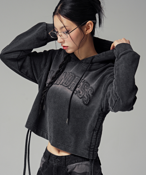 AVANDRESS(アバンドレス )の「シャドウレター フーディ_2COL(パーカー・レディース・ブラック/ピンク・SMALL/MEDIUM)」の3枚目の写真