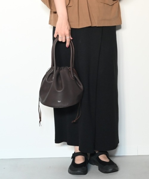 blancle(ブランクレ)の「【blancle】bc1396 L.LEATHER TUBE DRUM BAG(トートバッグ・レディース・グレイッシュベージュ/ネイビー/ブラック/ブラウン・FREE)」の2枚目の写真