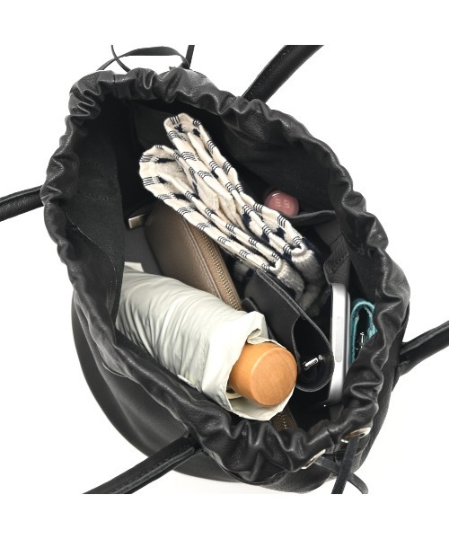 blancle(ブランクレ)の「【blancle】bc1396 L.LEATHER TUBE DRUM BAG(トートバッグ・レディース・グレイッシュベージュ/ネイビー/ブラック/ブラウン・FREE)」の11枚目の写真