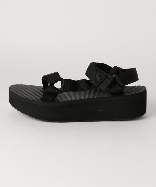 Teva(テバ)の「TevaFLATFORM UNIVERSAL(サンダル・レディース・ブラック/ホワイト・6/8/5/7)」の3枚目の写真