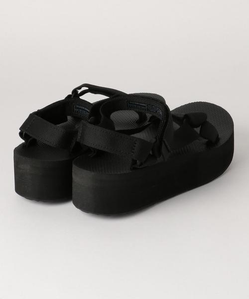 Teva(テバ)の「TevaFLATFORM UNIVERSAL(サンダル・レディース・ブラック/ホワイト・6/8/5/7)」の6枚目の写真