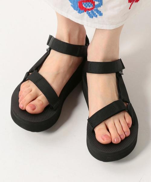 Teva(テバ)の「TevaFLATFORM UNIVERSAL(サンダル・レディース・ブラック/ホワイト・6/8/5/7)」の10枚目の写真
