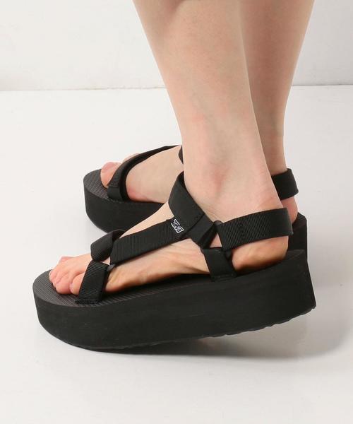 Teva(テバ)の「TevaFLATFORM UNIVERSAL(サンダル・レディース・ブラック/ホワイト・6/8/5/7)」の11枚目の写真