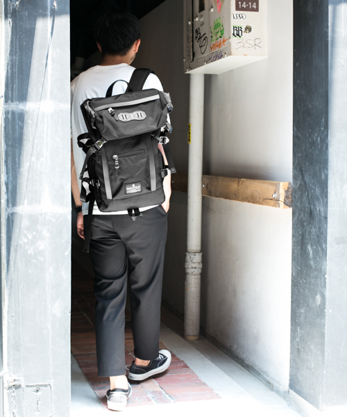 MAKAVELIC（マキャベリック）の「MAKAVELIC　DOUBLE LINE BACKPACK（バックパック/リュック・メンズ・ダークグレー/ネイビー/ブラック・FREE）」の4枚目の写真