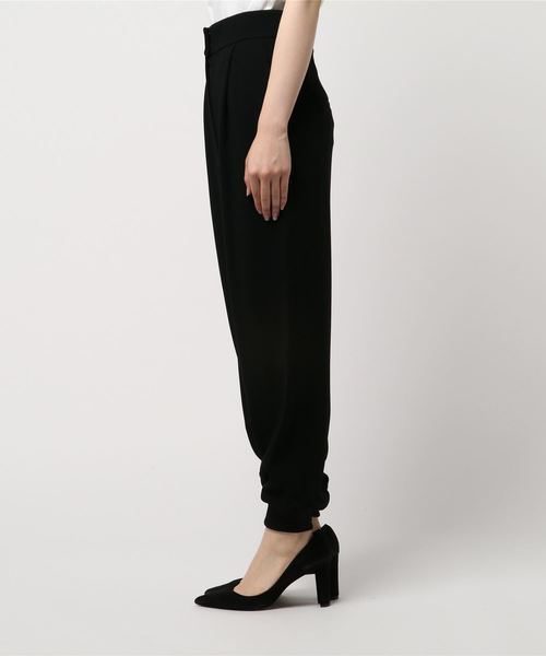HELIOPOLE(エリオポール)の「tibi HIGHTWEISTED SHORT PLWAT PANT(その他パンツ・レディース・ブラック・2/4)」の2枚目の写真