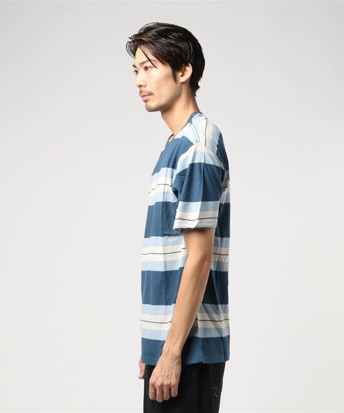 RVCA（ルーカ）の「RVCA メンズ 【CAMPBELL BROTHERS】 CAMPBELL BROTHERS OXNARD STRIPE T-SHIRT Ｔシャツ（Tシャツ/カットソー・メンズ・ネイビー/ブラウン・SMALL/MEDIUM/LARGE）」の4枚目の写真