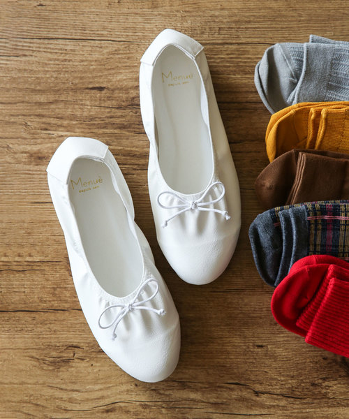 menue(メヌエ)の「履き口ギャザー やわらか バレエシューズ(バレエシューズ・レディース・ホワイト/ブラック/グレイッシュベージュ/シルバー・21.5cm/22.0cm/22.5cm/23.0cm/23.5cm/24.0cm/24.5cm/25.0cm/25.5cm/26.0cm)」の9枚目の写真