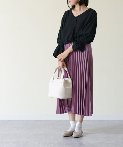 menue(メヌエ)の「履き口ギャザー やわらか バレエシューズ(バレエシューズ・レディース・ホワイト/ブラック/グレイッシュベージュ/シルバー・21.5cm/22.0cm/22.5cm/23.0cm/23.5cm/24.0cm/24.5cm/25.0cm/25.5cm/26.0cm)」の12枚目の写真