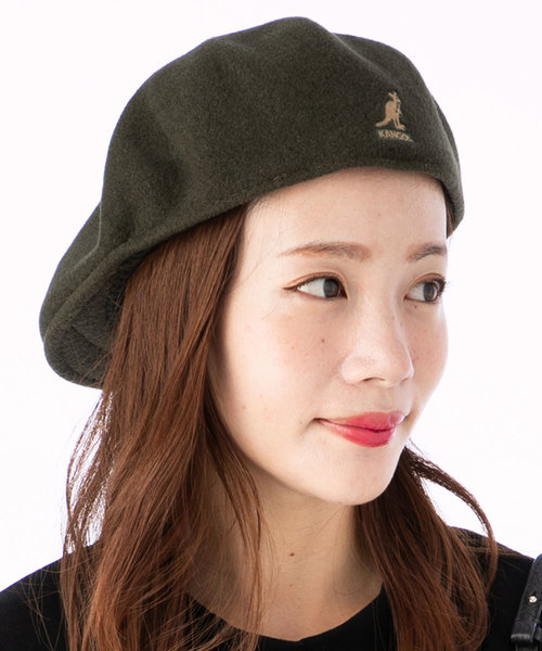 KANGOL（カンゴール）の「KANGOL HUNTING WOOL 504 カンゴール ウール ハンチング（ハンチング/ベレー帽・レディース・ブラック/ブラック×ゴールド/グレー/キャメル/ダークグレー/ダークブルー/ブラウン/ブラウン系その他/レッド系その他/レッド/サックスブルー/パープル/ホワイト/グリーン系その他/ブラウン系その他2/ピンク/ブラック×ブラック/グリーン・MEDIUM/LARGE/XX-LARGE/SMALL/X-LARGE）」の11枚目の写真