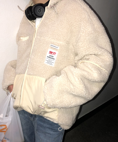 MASONPRINCE（メイソンプリンス）の「【MASONPRINCE】ビッグシルエット ナイロン切り替え ボア パーカー フードJKT MF1807（ムートンコート・メンズ・ブラック/アイボリー/カーキ・S/M/L）」の17枚目の写真