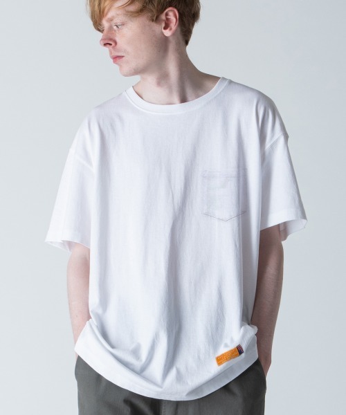 rehacer(レアセル)の「rehacer : Loose Size US Fabric Pocket CS / ルーズ サイズ USファブリック ポケット カットソー(Tシャツ/カットソー・メンズ・ホワイト/ブラック・LARGE/X-LARGE/MEDIUM)」の1枚目の写真