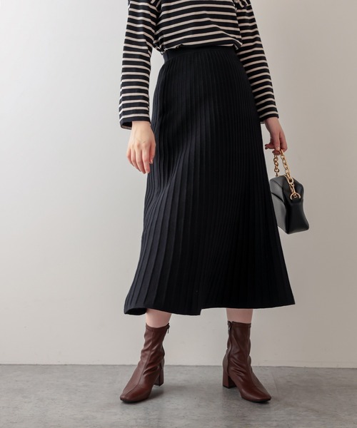 natural couture(ナチュラルクチュール)の「プリーツニットスカート(スカート・レディース・ブラック/ブラウン/モカ/グリーン/サックスブルー・FREE)」の13枚目の写真
