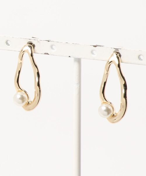 natural couture(ナチュラルクチュール)の「ウエーブアンニュイピアス(ピアス(両耳用)・レディース・シルバー/ゴールド・FREE)」の2枚目の写真