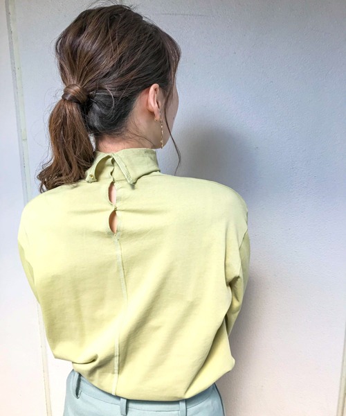 ANGIE（アンジー）の「スナップボタン付きコットンタートルネックカットソー（ロングスリーブ）（Tシャツ/カットソー・レディース・オフホワイト/ライム/ダークグレー・FREE）」の2枚目の写真