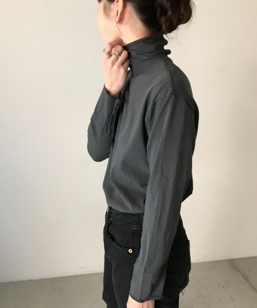 ANGIE（アンジー）の「スナップボタン付きコットンタートルネックカットソー（ロングスリーブ）（Tシャツ/カットソー・レディース・オフホワイト/ライム/ダークグレー・FREE）」の6枚目の写真