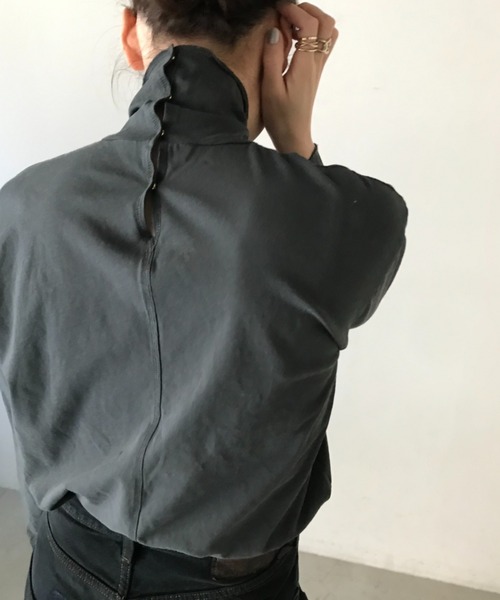 ANGIE（アンジー）の「スナップボタン付きコットンタートルネックカットソー（ロングスリーブ）（Tシャツ/カットソー・レディース・オフホワイト/ライム/ダークグレー・FREE）」の9枚目の写真