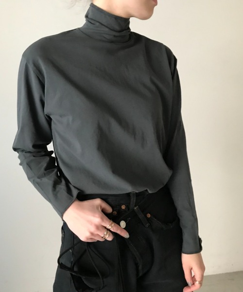 ANGIE（アンジー）の「スナップボタン付きコットンタートルネックカットソー（ロングスリーブ）（Tシャツ/カットソー・レディース・オフホワイト/ライム/ダークグレー・FREE）」の5枚目の写真