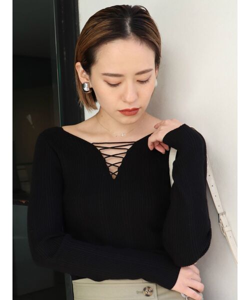 MURUA（ムルーア）の「2WAYレースアップニット（ニット/セーター・レディース・ブラック/ライトグリーン/アイボリー・FREE）」の2枚目の写真