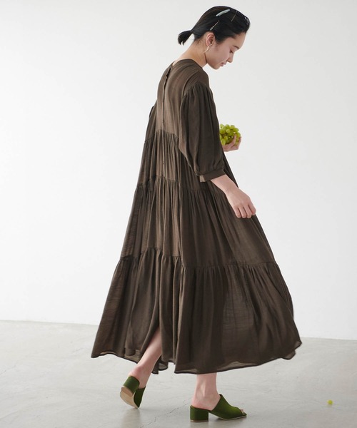 forksy.（フォルクシー）の「【forksy.】スラブガーゼ２way ボリュームスリーブ ティアードワンピース（ワンピース・レディース・ブラック/ダークブラウン/オレンジ/アイボリー/ブルーグリーン/ライトベージュ・FREE）」の10枚目の写真