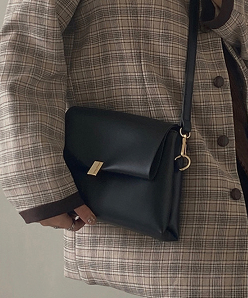 c.u.l（シーユーエル）の「【c.u.l】フラップスクエアショルダーバッグ cula170（ショルダーバッグ・レディース・ブラウン/ブラック・FREE）」の2枚目の写真