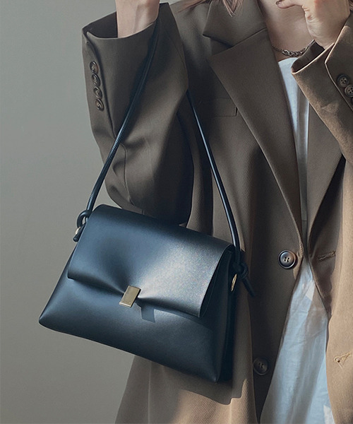 c.u.l（シーユーエル）の「【c.u.l】フラップスクエアショルダーバッグ cula170（ショルダーバッグ・レディース・ブラウン/ブラック・FREE）」の9枚目の写真