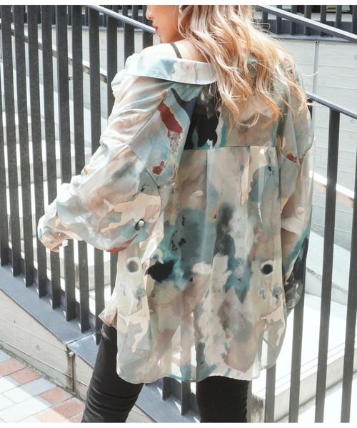 ANAP（アナップ）の「ニュアンスパターンオーバーサイズシャツ（シャツ/ブラウス・レディース・ベージュ/グリーン・FREE）」の2枚目の写真