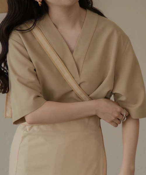 lawgy（ラウジー）の「short sleeve v cut（Tシャツ/カットソー・レディース・ベージュ/ブラウン/イエロー/アイボリー・FREE）」の3枚目の写真