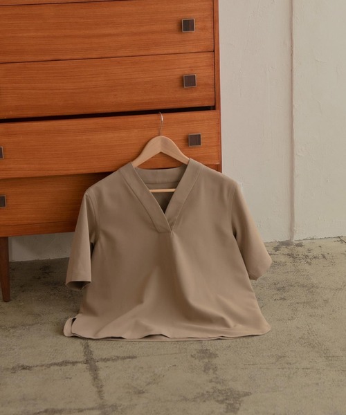 lawgy（ラウジー）の「short sleeve v cut（Tシャツ/カットソー・レディース・ベージュ/ブラウン/イエロー/アイボリー・FREE）」の15枚目の写真