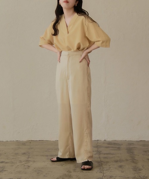 lawgy（ラウジー）の「short sleeve v cut（Tシャツ/カットソー・レディース・ベージュ/ブラウン/イエロー/アイボリー・FREE）」の5枚目の写真