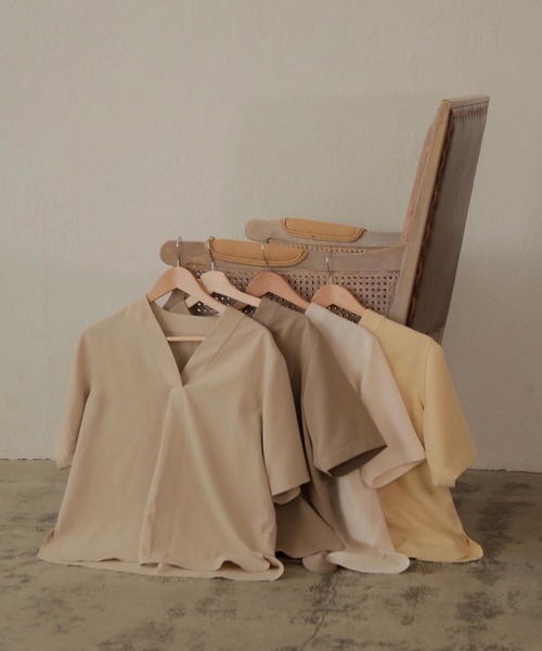 lawgy（ラウジー）の「short sleeve v cut（Tシャツ/カットソー・レディース・ベージュ/ブラウン/イエロー/アイボリー・FREE）」の20枚目の写真