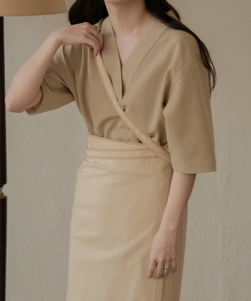 lawgy（ラウジー）の「short sleeve v cut（Tシャツ/カットソー・レディース・ベージュ/ブラウン/イエロー/アイボリー・FREE）」の13枚目の写真