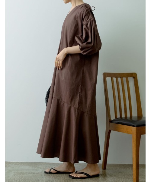 Re:EDIT（リエディ）の「[低身長/高身長サイズ有]ボリュームスリーブバックリボンマーメイドワンピース（ワンピース・レディース・ブラック/ベージュ/ブラウン/グリーン・MEDIUM/LARGE/SHORT/TALL）」の19枚目の写真