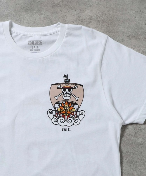 BAIT（ベイト）の「BAIT ONEPIECE ワンピース STRAWHAT SKULLS TEE 215-OPC-TEE-003（Tシャツ/カットソー・メンズ・ホワイト・LARGE/XX-LARGE/MEDIUM/X-LARGE）」の3枚目の写真
