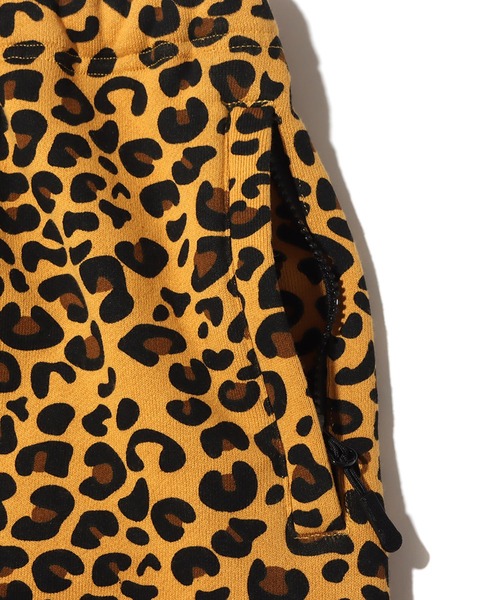 atmos（アトモス）の「atmos x RUSSELL ATHLETIC SWEAT SHORTS / アトモス ラッセル アスレティック スウェットショーツ 【SP】（スウェットパンツ・メンズ・ブラック/その他1/その他2・M/L/XL）」の6枚目の写真