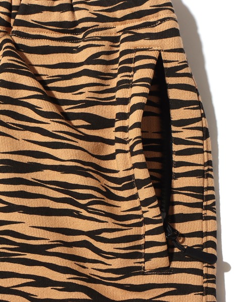 atmos（アトモス）の「atmos x RUSSELL ATHLETIC SWEAT SHORTS / アトモス ラッセル アスレティック スウェットショーツ 【SP】（スウェットパンツ・メンズ・ブラック/その他1/その他2・M/L/XL）」の7枚目の写真