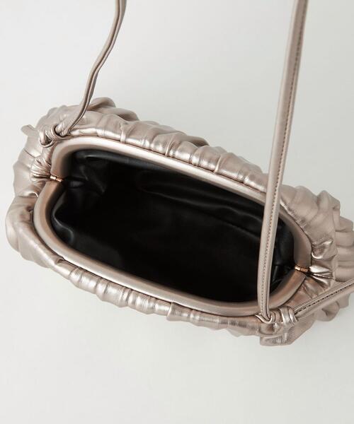 closet story(クローゼットストーリー)の「<closet story(クローゼットストーリー)プリーツ ガマグチ ショルダーバッグ(ショルダーバッグ・レディース・ブラック/ゴールド・FREE)」の3枚目の写真