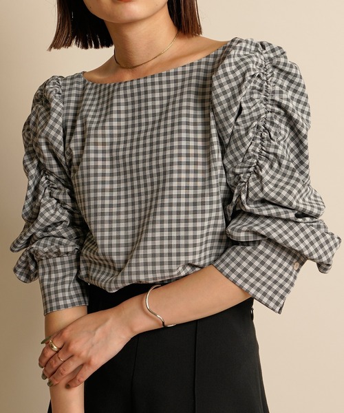 mline（エムライン）の「[mline] WEB限定 ギャザーパフブラウス（シャツ/ブラウス・レディース・ブラック/グレー/グリーン/アイボリー・FREE）」の4枚目の写真