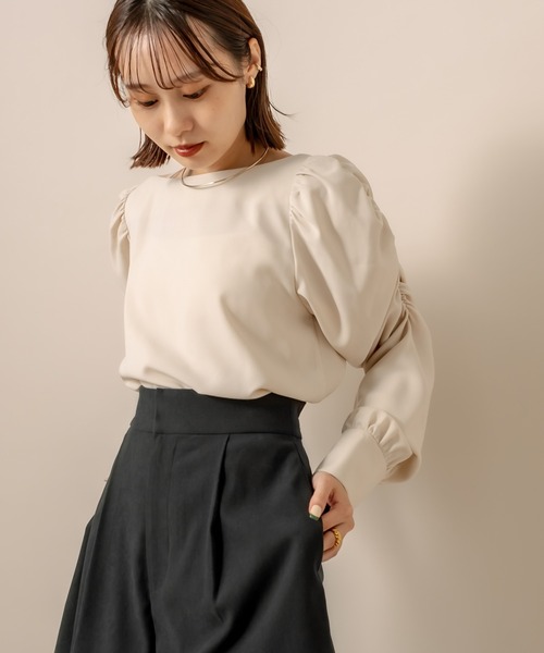 mline（エムライン）の「[mline] WEB限定 ギャザーパフブラウス（シャツ/ブラウス・レディース・ブラック/グレー/グリーン/アイボリー・FREE）」の5枚目の写真