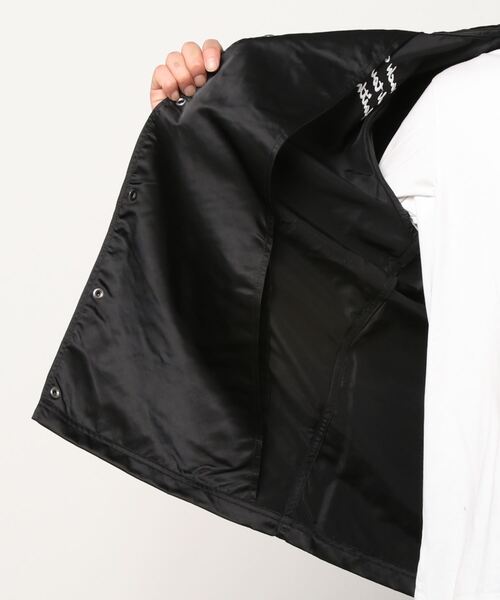 PLEASURES（プレジャー）の「BERLIN SATIN COACHES JACKET（ブルゾン・メンズ・ブラック・XL/L/M）」の10枚目の写真