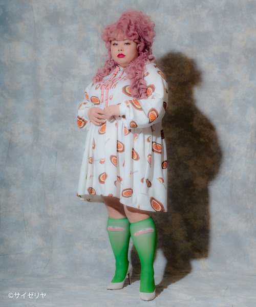 PUNYUS（プニュズ）の「サイゼリヤメニュー総柄パーカーワンピース