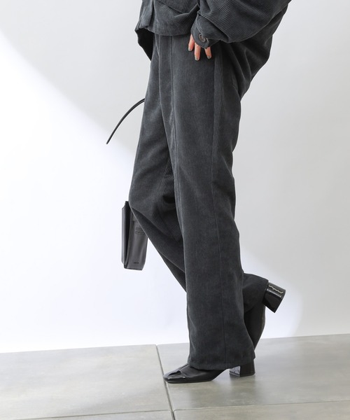 COLONY 2139(コロニートゥーワンスリーナイン)の「コール天フレアパンツ/コーデュロイパンツ(その他パンツ・レディース・ブルー/アイボリー/カーキ/チャコールグレー・LARGE/MEDIUM)」の10枚目の写真