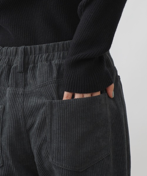 COLONY 2139(コロニートゥーワンスリーナイン)の「コール天フレアパンツ/コーデュロイパンツ(その他パンツ・レディース・ブルー/アイボリー/カーキ/チャコールグレー・LARGE/MEDIUM)」の5枚目の写真