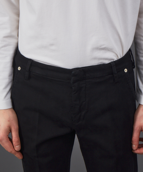 ENTRE AMIS（アントレ アミ）の「【entre amis / アントレ アミ】 別注 GAGA スキニー チノパン（スラックス・メンズ・ホワイト/ベージュ/カーキ/ブルー/ブラック・30/32/33/29/31）」の13枚目の写真