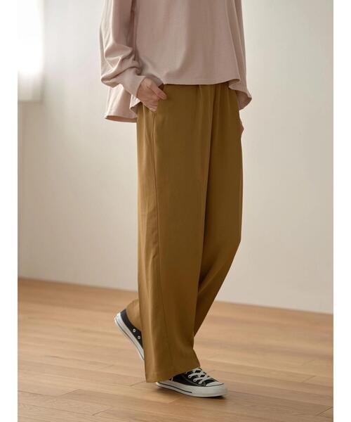 earth music&ecology（アースミュージックアンドエコロジー）の「タックギャザーワイドパンツ ＊（その他パンツ・レディース・ブラック/ダークグリーン/ベージュ/マスタード・M/L）」の7枚目の写真