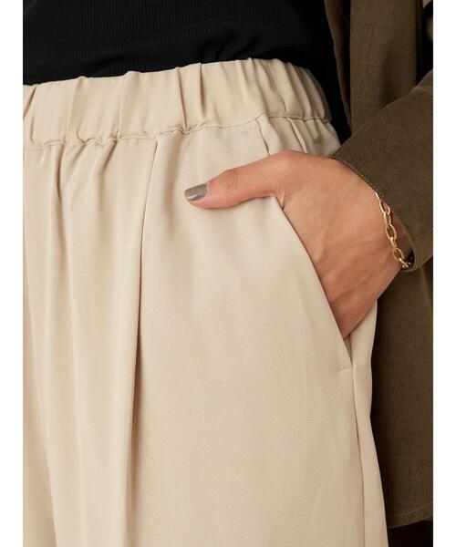 earth music&ecology（アースミュージックアンドエコロジー）の「タックギャザーワイドパンツ ＊（その他パンツ・レディース・ブラック/ダークグリーン/ベージュ/マスタード・M/L）」の9枚目の写真