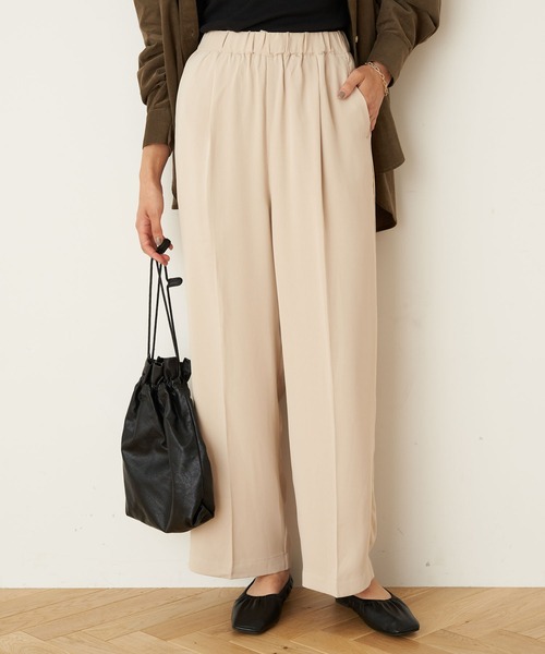 earth music&ecology（アースミュージックアンドエコロジー）の「タックギャザーワイドパンツ ＊（その他パンツ・レディース・ブラック/ダークグリーン/ベージュ/マスタード・M/L）」の2枚目の写真