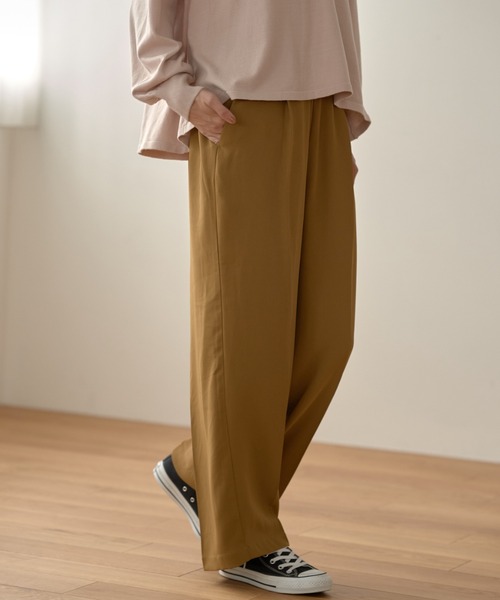 earth music&ecology（アースミュージックアンドエコロジー）の「タックギャザーワイドパンツ ＊（その他パンツ・レディース・ブラック/ダークグリーン/ベージュ/マスタード・M/L）」の4枚目の写真