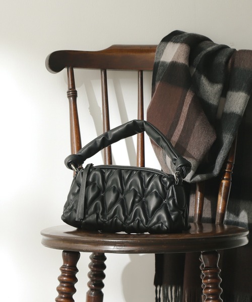 N.（N. Natural Beauty Basic）（エヌエヌナチュラルビューティーベーシック）の「キルティングミニショルダーバッグ（ショルダーバッグ・レディース・ブラック/パープル・ﾌﾘ-）」の2枚目の写真