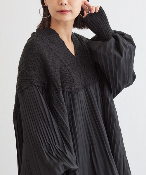 BONbazaar（ボンバザール）の「プリーツ切替チュニックニット（ニット/セーター・レディース・ブラック/ブラウン・FREE）」の4枚目の写真